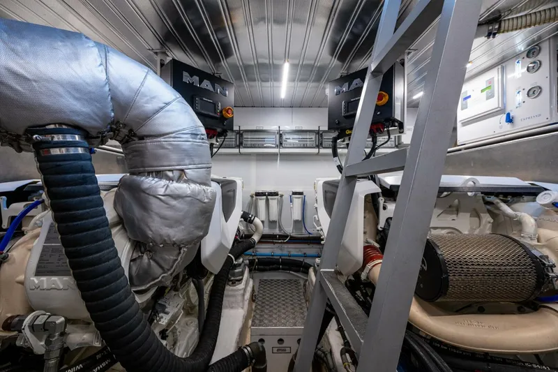 Slide: The Image of Astondoa AS5 2023 - 5818112