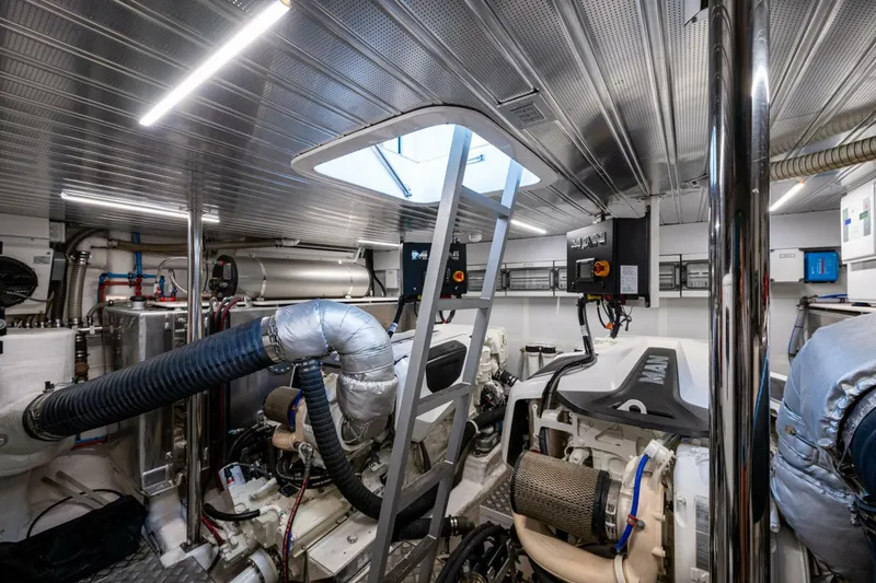 Slide: The Image of Astondoa AS5 2023 - 5818114