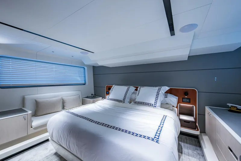 Slide: The Image of Astondoa AS5 2023 - 5818145