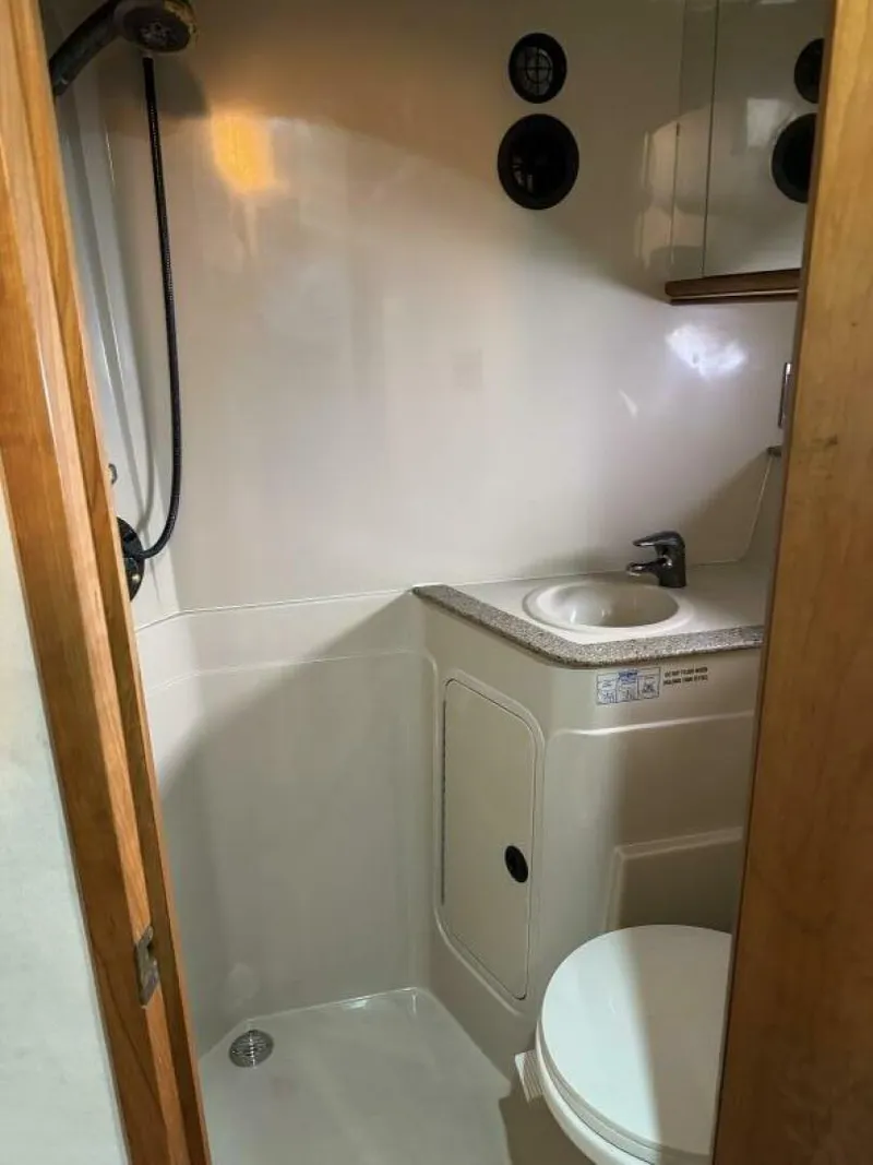 Slide: The Image of Cruisers Yachts 4270 2001 - 5818597