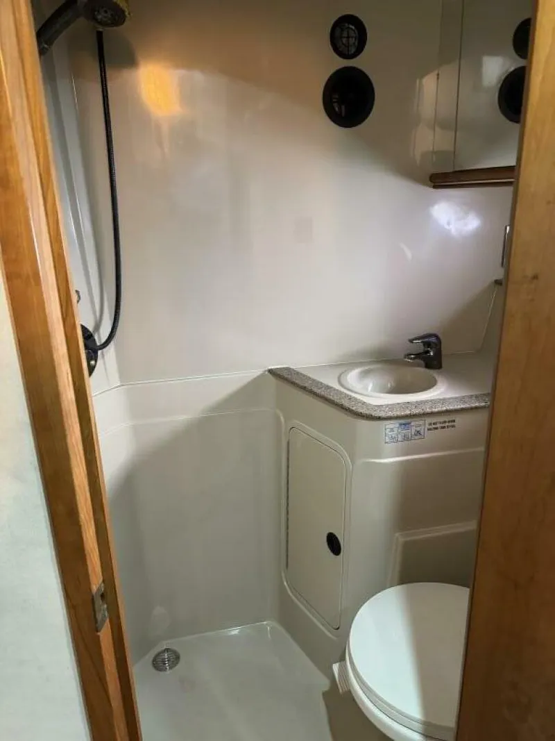 Slide: The Image of Cruisers Yachts 4270 2001 - 5818599