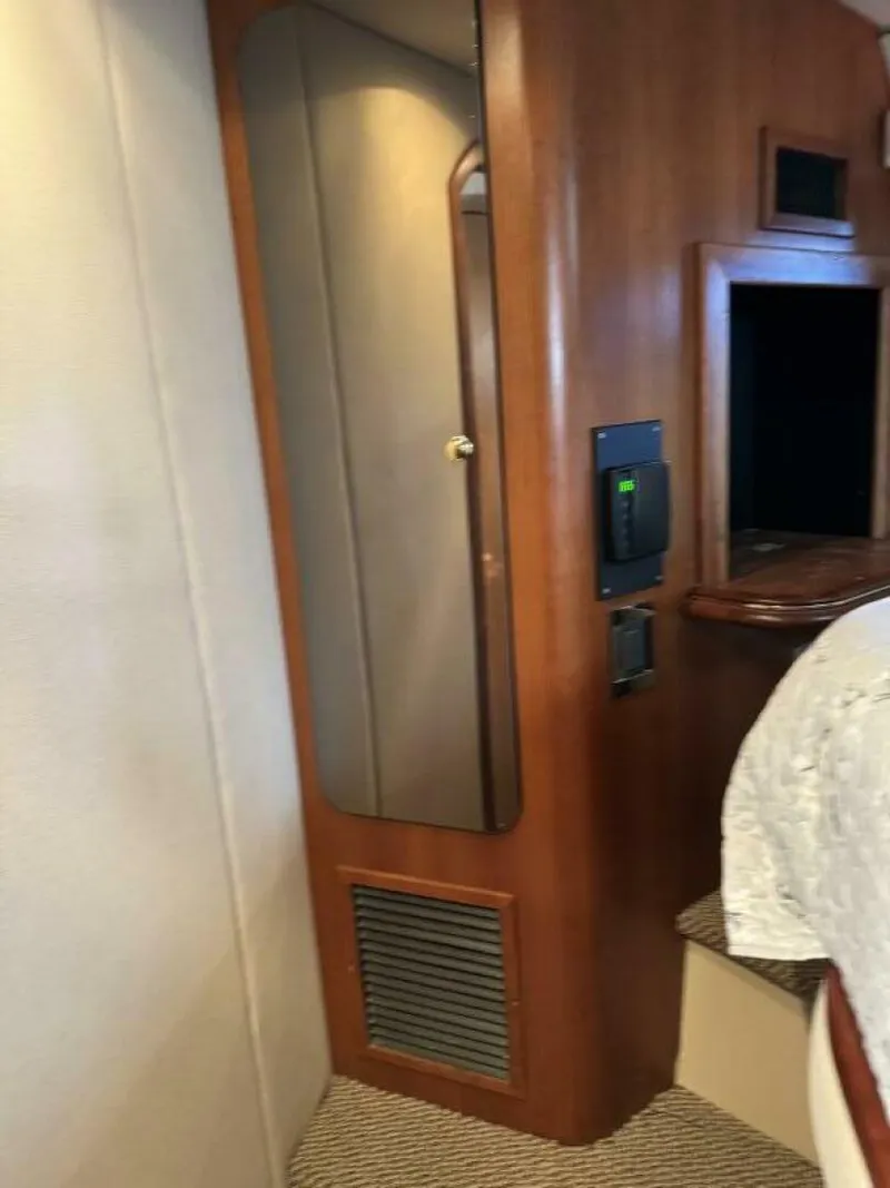 Slide: The Image of Cruisers Yachts 4270 2001 - 5818622