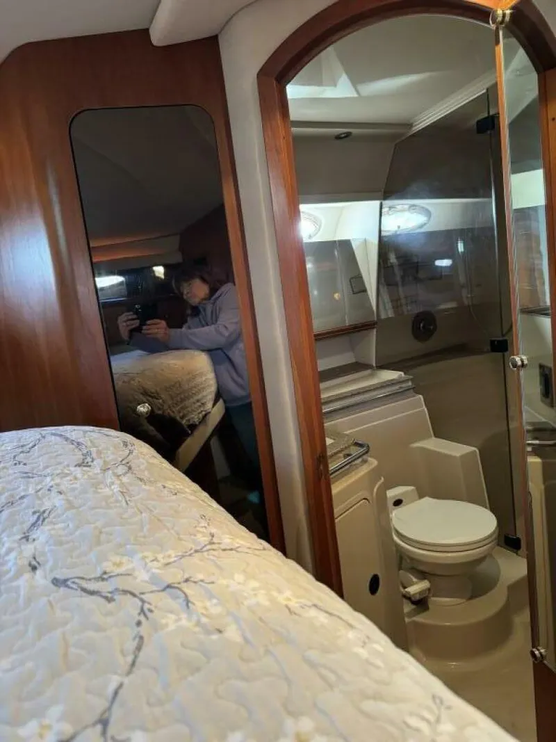 Slide: The Image of Cruisers Yachts 4270 2001 - 5818628