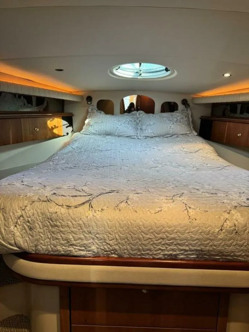 Slide: The Image of Cruisers Yachts 4270 2001 - 5818630