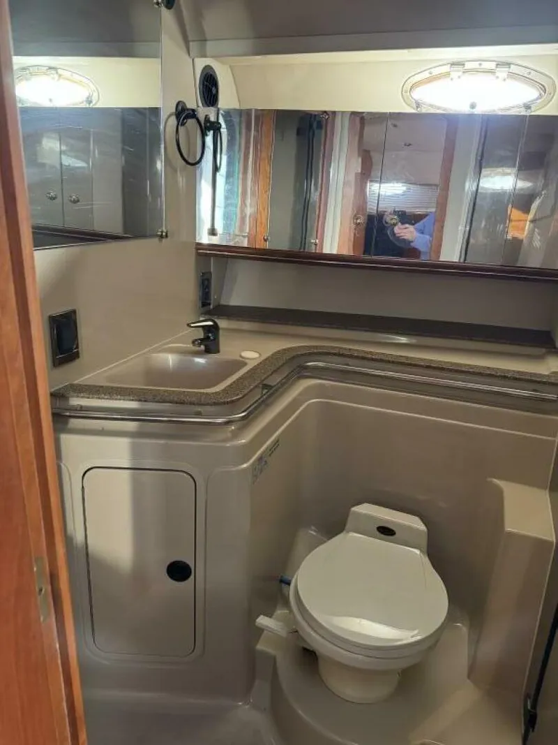 Slide: The Image of Cruisers Yachts 4270 2001 - 5818636