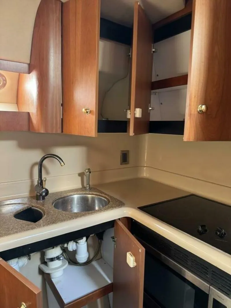 Slide: The Image of Cruisers Yachts 4270 2001 - 5818640