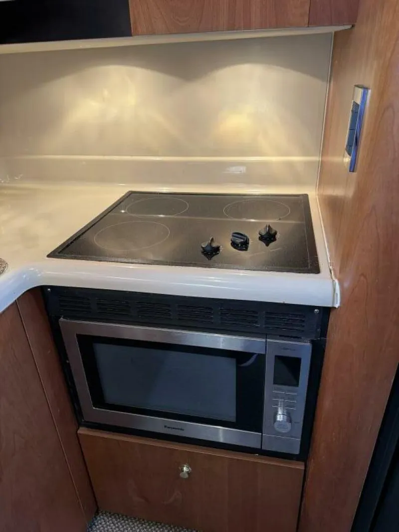 Slide: The Image of Cruisers Yachts 4270 2001 - 5818641