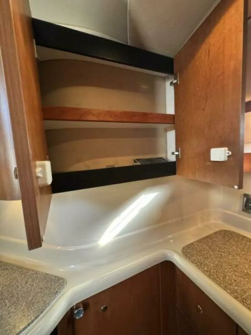 Slide: The Image of Cruisers Yachts 4270 2001 - 5818645