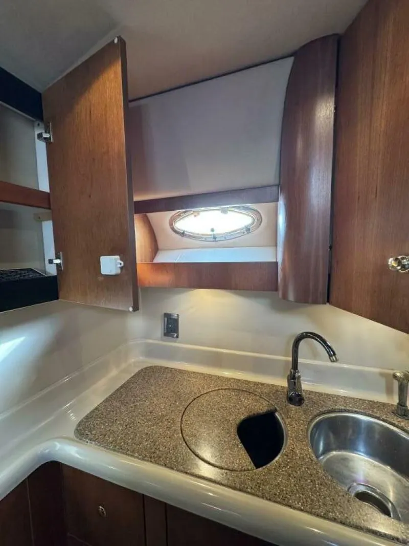 Slide: The Image of Cruisers Yachts 4270 2001 - 5818646