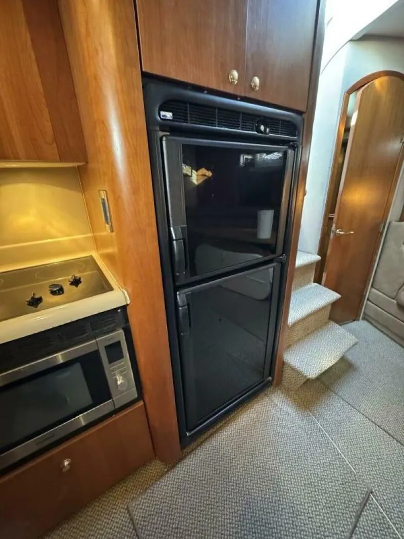 Slide: The Image of Cruisers Yachts 4270 2001 - 5818647