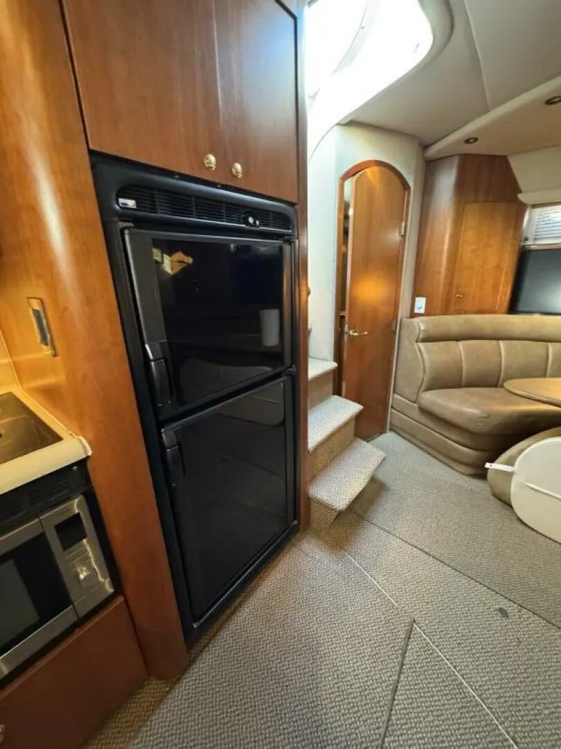 Slide: The Image of Cruisers Yachts 4270 2001 - 5818648