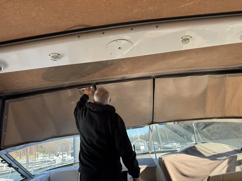 Slide: The Image of Cruisers Yachts 4270 2001 - 5818659