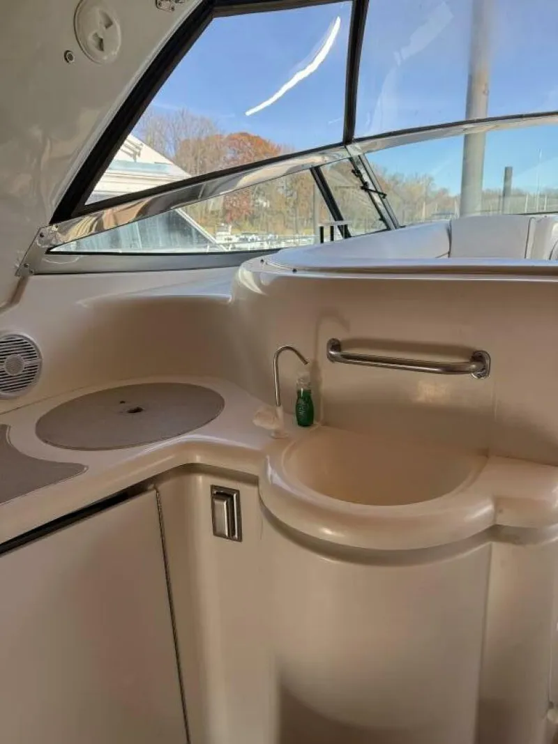 Slide: The Image of Cruisers Yachts 4270 2001 - 5818589