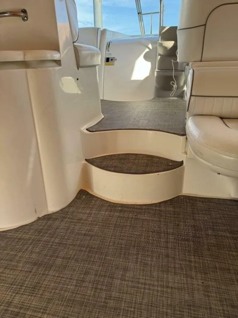 Slide: The Image of Cruisers Yachts 4270 2001 - 5818684