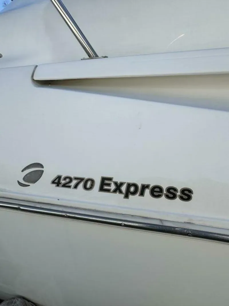 Slide: The Image of Cruisers Yachts 4270 2001 - 5818688