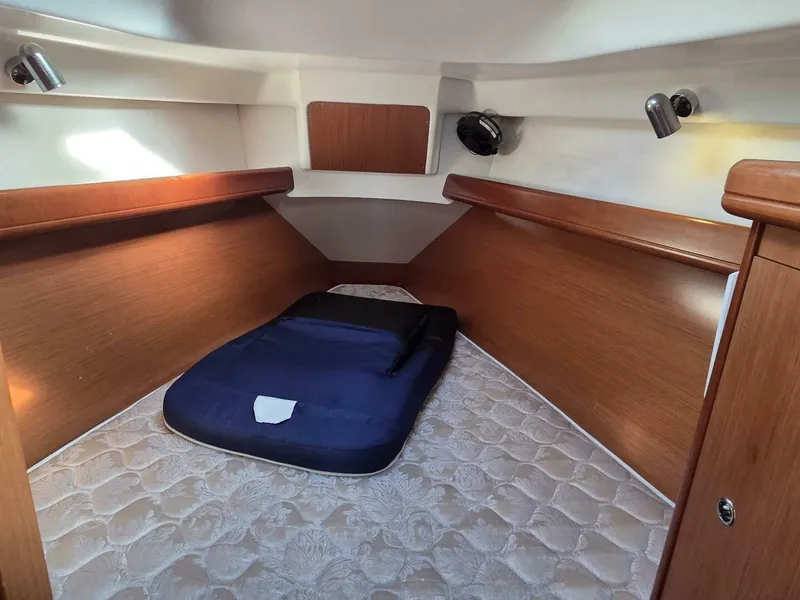 Slide: The Image of Vee berth - 5818479