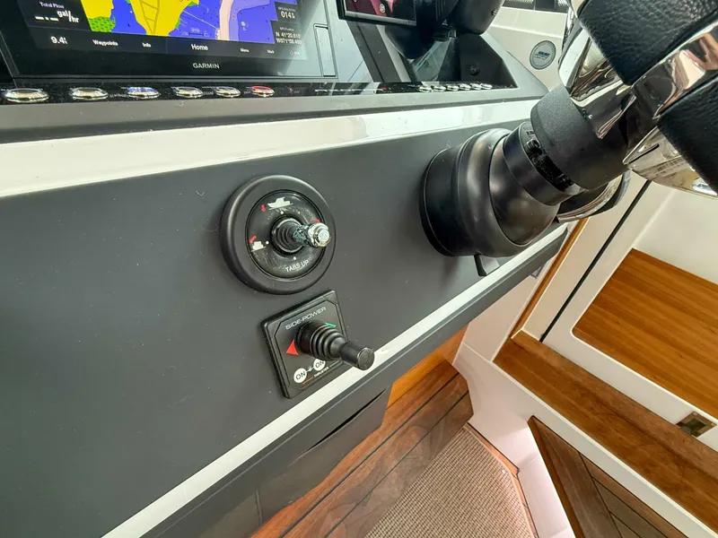 Slide: The Image of Axopar 28 Cabin w/Wet Bar 2020 - 5819280