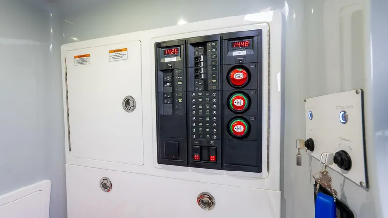 Slide: The Image of Valhalla Boatworks V-33 2023 - 5819335