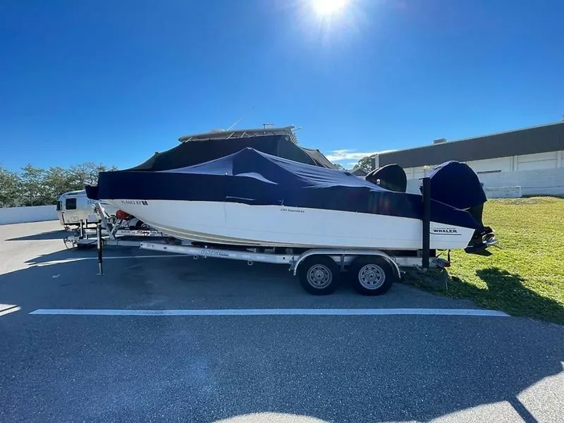 Slide: The Image of Boston Whaler 230 DANTLESS 2008 - 5819867