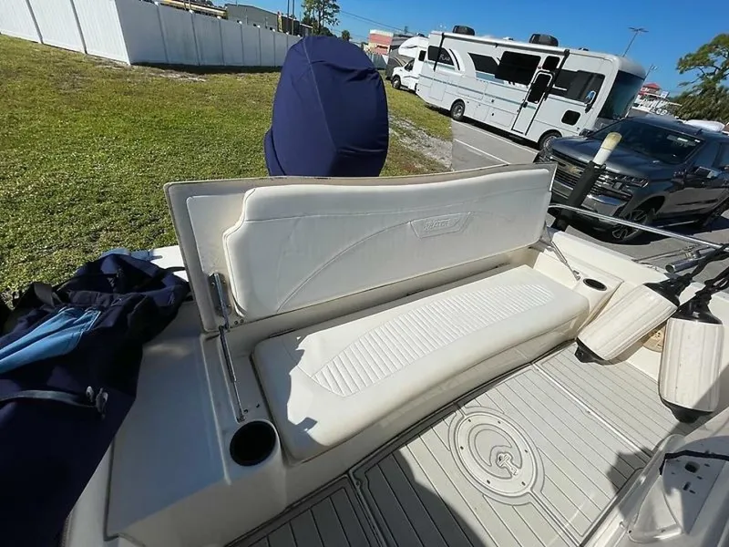Slide: The Image of Boston Whaler 230 DANTLESS 2008 - 5819872