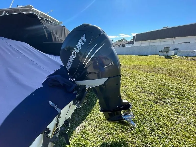 Slide: The Image of Boston Whaler 230 DANTLESS 2008 - 5819875