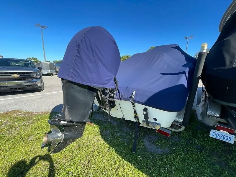 Slide: The Image of Boston Whaler 230 DANTLESS 2008 - 5819858