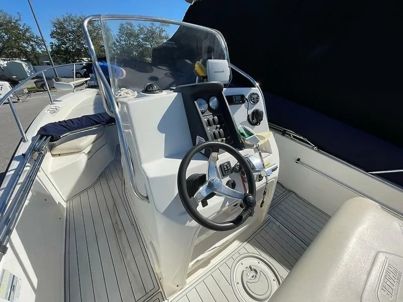 Slide: The Image of Boston Whaler 230 DANTLESS 2008 - 5819860