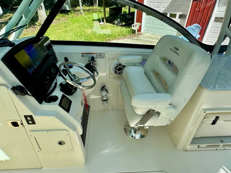 Slide: The Image of Cobia 280 DC 2022 - 5822057