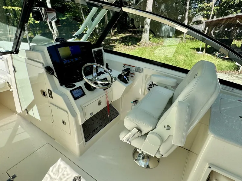 Slide: The Image of Cobia 280 DC 2022 - 5822058