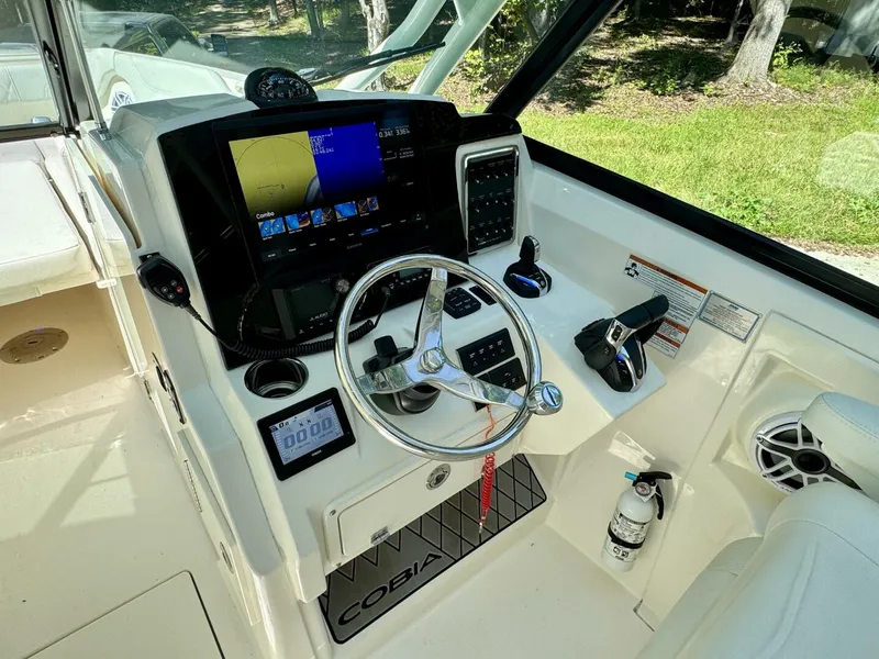 Slide: The Image of Cobia 280 DC 2022 - 5822059