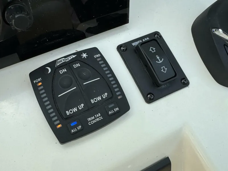 Slide: The Image of Cobia 280 DC 2022 - 5822067