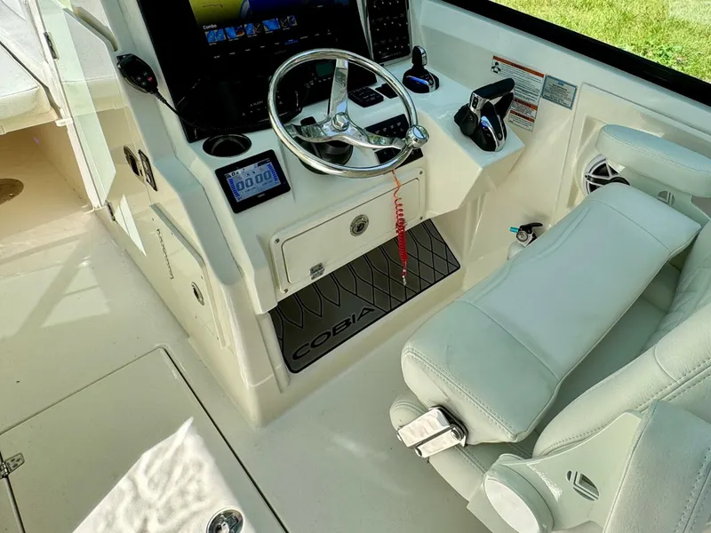 Slide: The Image of Cobia 280 DC 2022 - 5822073