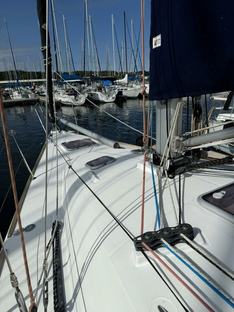 Slide: The Image of Port Side Cabin Top - 5822382