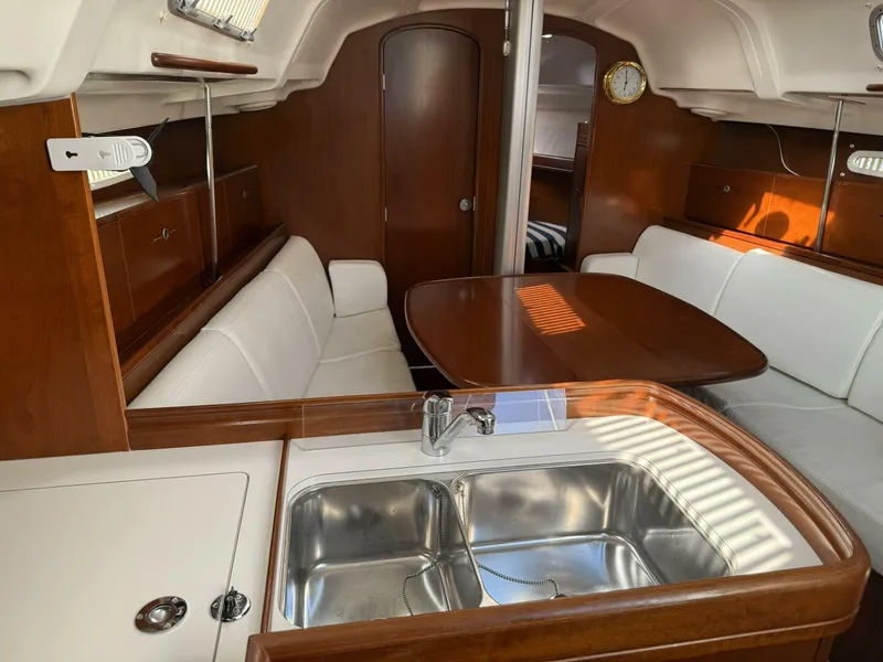 Slide: The Image of Salon Table up - 5822389