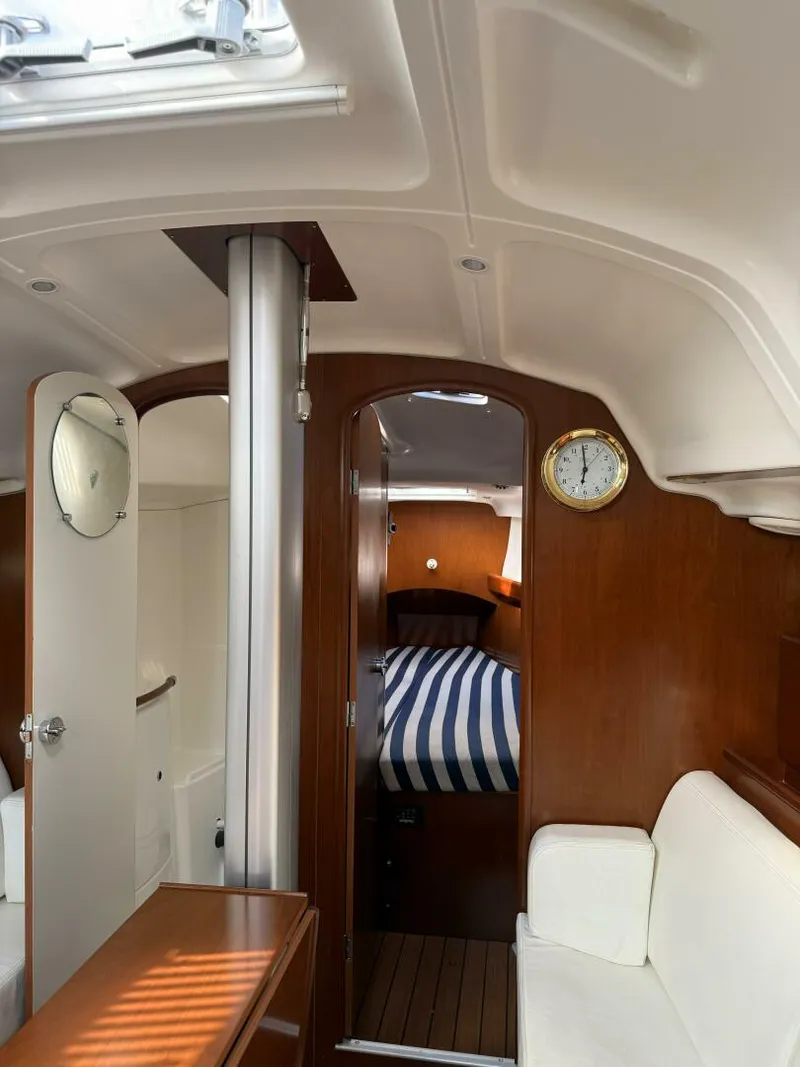 Slide: The Image of Head Access & V-Berth - 5822373