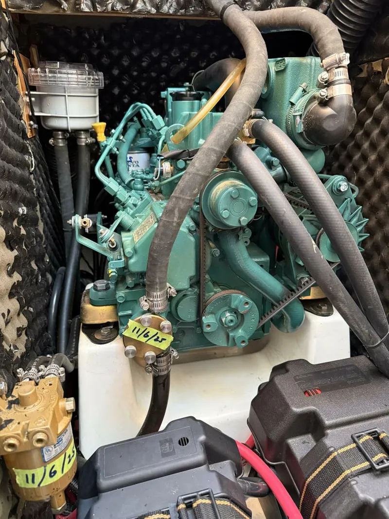 Slide: The Image of Soundproofed and insulated engine compartment 30hp Volvo 2030, sail drive-freshwater cooled - 5822391