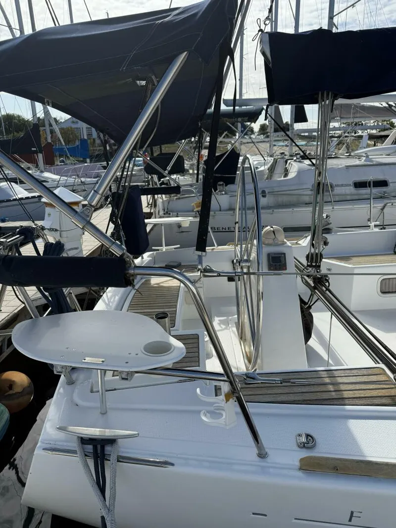 Slide: The Image of Starboard Side Cockpit without canvas Stern Rail Seats - 5822367