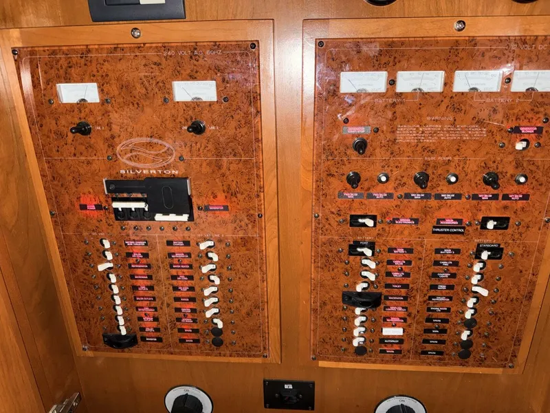 Slide: The Image of Silverton 38 Sport Bridge 2006 - 5822350