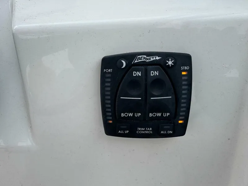 Slide: The Image of Cobia 240 DC 2024 - 5822482