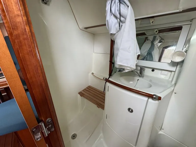 Slide: The Image of Beneteau 361 2002 - 5822535