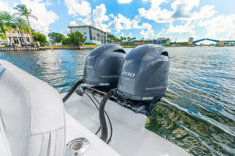 Slide: The Image of Island Runner 26 Center Console 2004 - 5822565