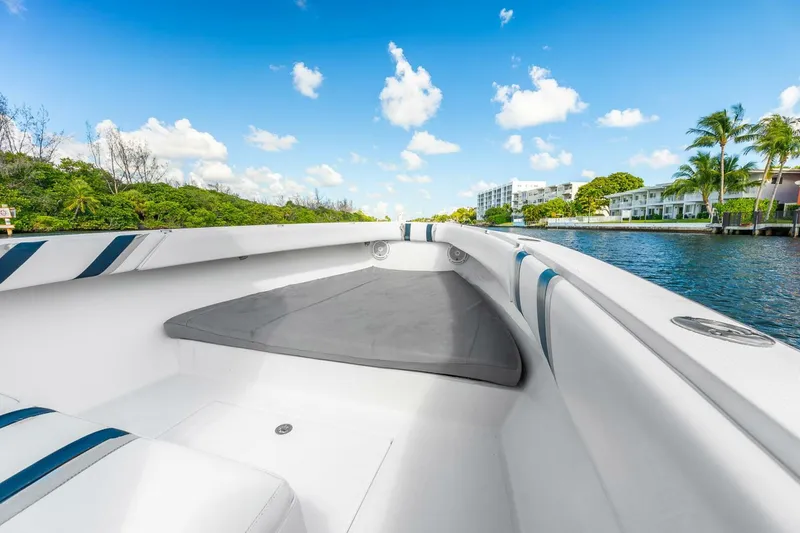 Slide: The Image of Island Runner 26 Center Console 2004 - 5822556