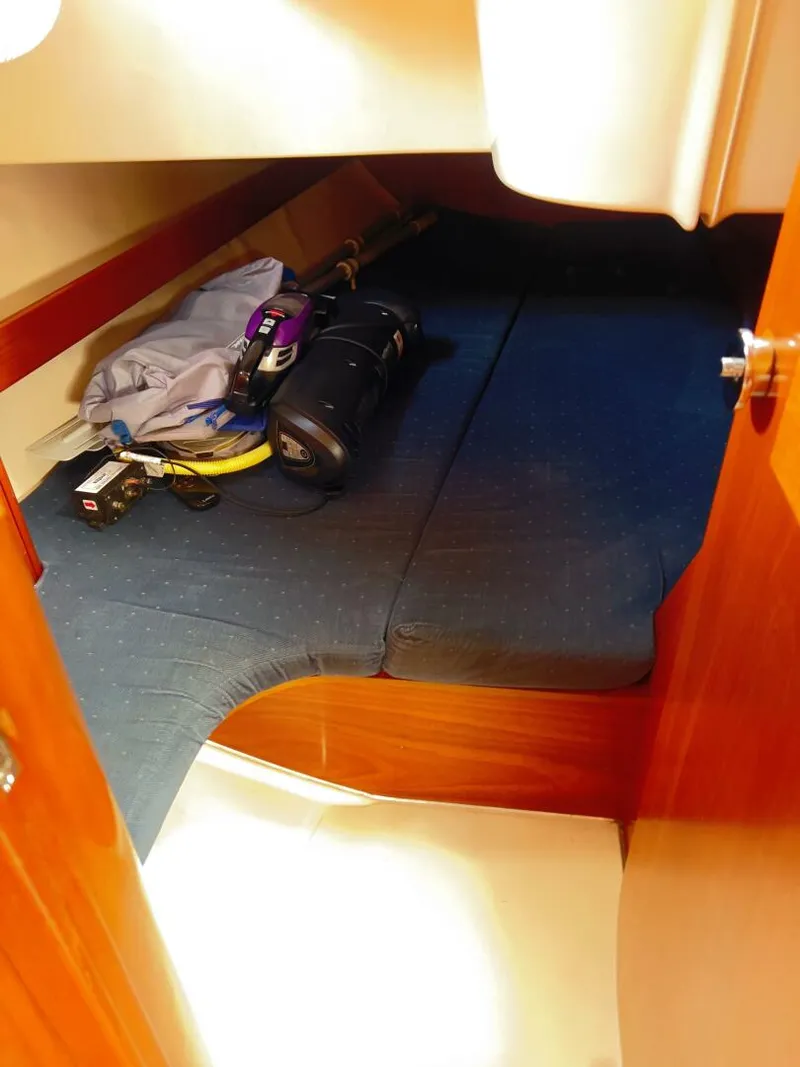 Slide: The Image of Beneteau 37 1990 - 5822789