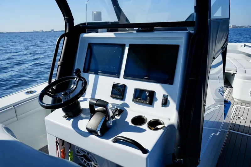 Slide: The Image of Yellowfin 32 Luhn 32- Helm 2023 Yellowfin 32 Center Console Luhn 32 - 5823395