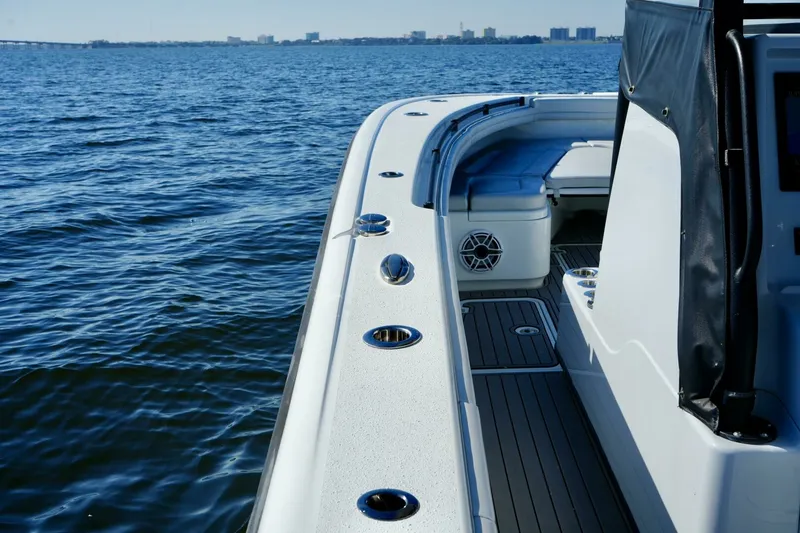 Slide: The Image of Yellowfin 32 Luhn 32- Companionway 2023 Yellowfin 32 Center Console Luhn 32 - 7654587