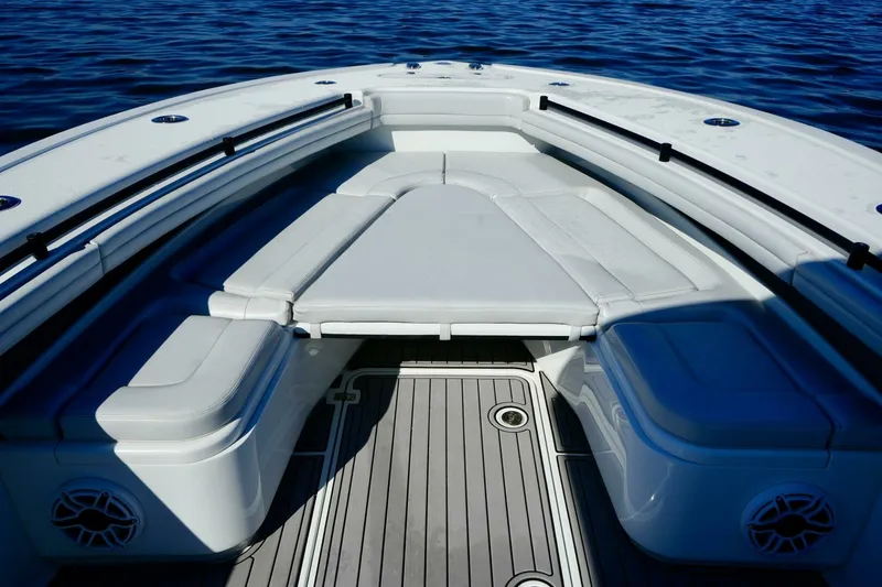 Slide: The Image of Yellowfin 32 Luhn 32- Bow Seating 2023 Yellowfin 32 Center Console Luhn 32 - 7654581