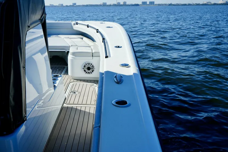 Slide: The Image of Yellowfin 32 Luhn 32- Companionway 2023 Yellowfin 32 Center Console Luhn 32 - 7654586