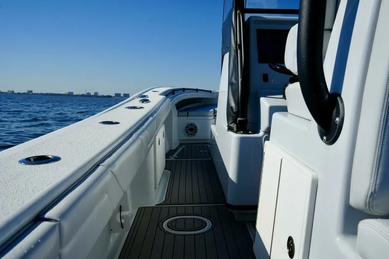 Slide: The Image of Yellowfin 32 Luhn 32- Center Console 2023 Yellowfin 32 Center Console Luhn 32 - 7654599