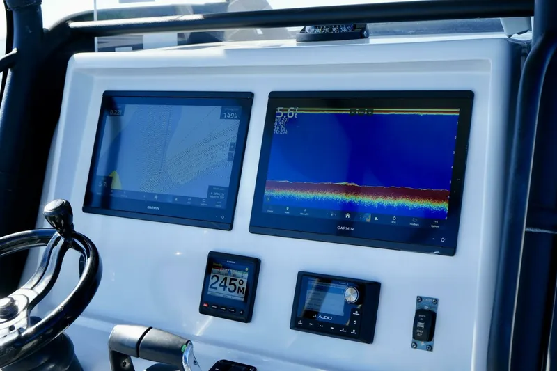 Slide: The Image of Yellowfin 32 Luhn 32- Helm Electronics 2023 Yellowfin 32 Center Console Luhn 32 - 7654589
