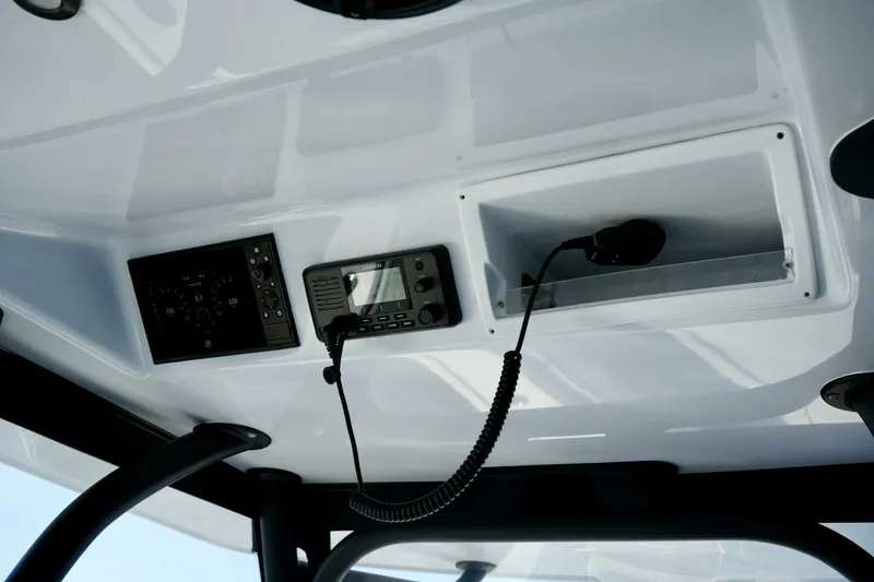 Slide: The Image of Yellowfin 32 Luhn 32- Center Console Electronics 2023 Yellowfin 32 Center Console Luhn 32 - 7654590